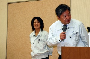 全国トラックドライバーコンテストの報告（左:2ｔ車各に出場した西谷選手）