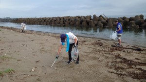 砂浜にもゴミが落ちていました