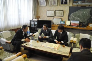 入善町町長との談笑