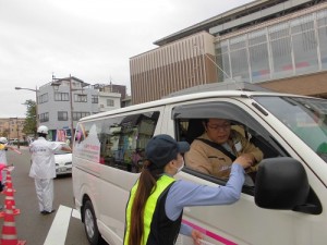 シートベルト着用を呼びかけました①