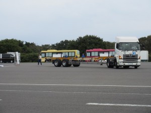 運転技能試験を受ける佐藤選手