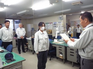 社内表彰（写真右：星野社長　中：林選手）